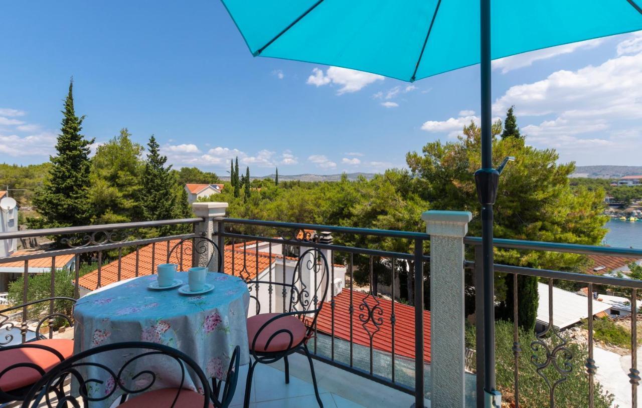Apartments Listes Milna  Exterior foto