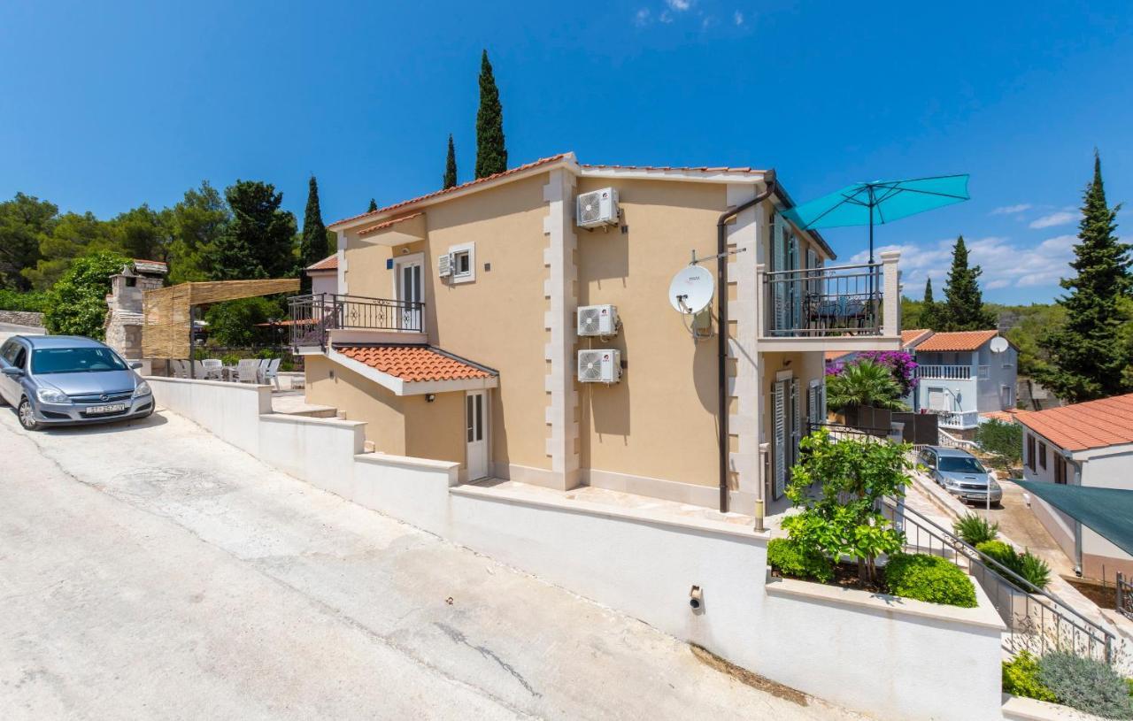 Apartments Listes Milna  Exterior foto