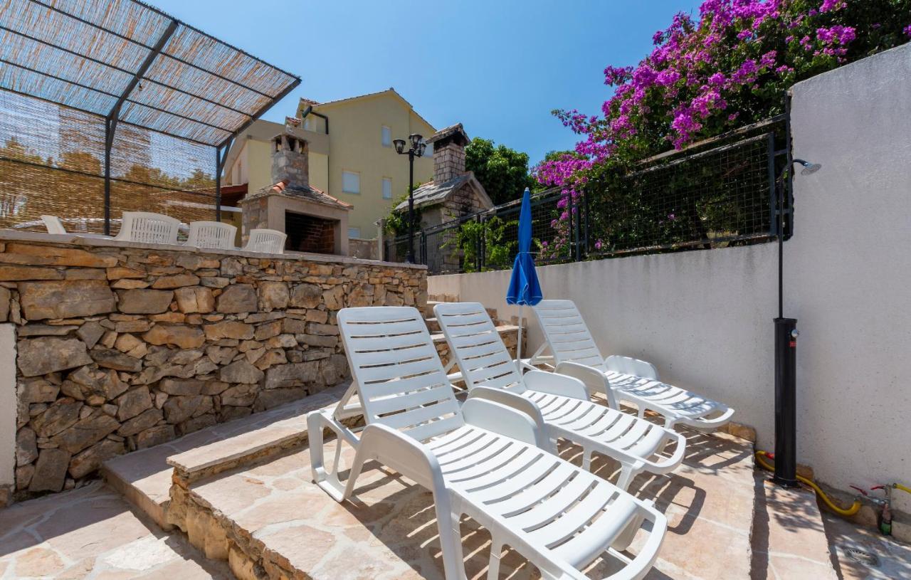 Apartments Listes Milna  Exterior foto